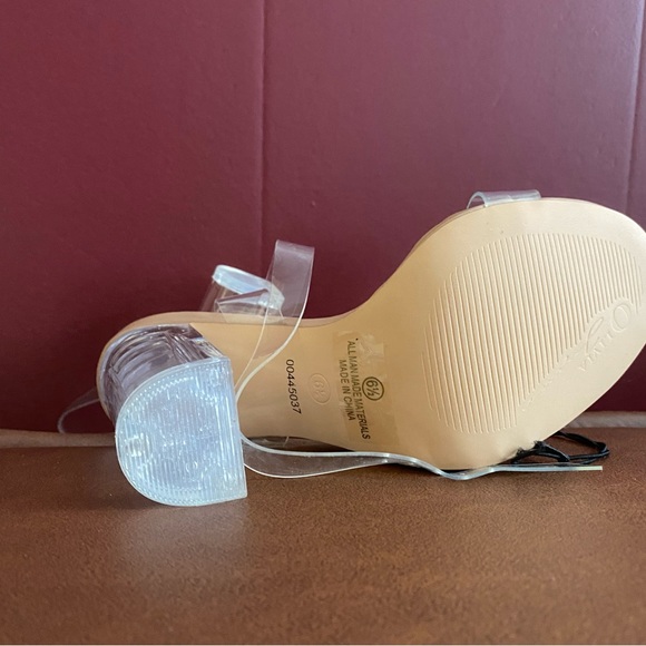 Strap Clear Heels - Picture 4 of 8